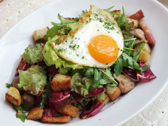 成城石井の自家製ベーコンと砂肝のリヨン風サラダ