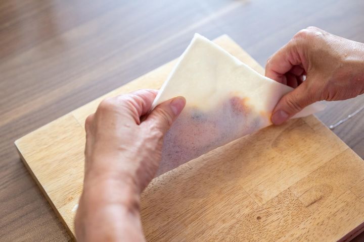 半分に折って包む