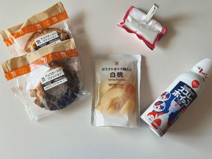 ジューシークリーミー桃のドーナツサンド【渡辺友美子のコーヒーに合うお菓子のレシピ vol.53 〜レシピで旅するヨーロッパ〜】