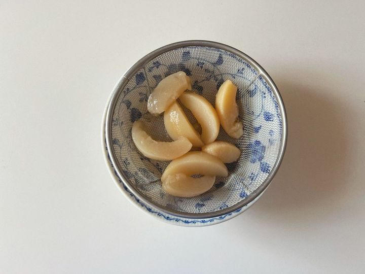 ジューシークリーミー桃のドーナツサンド【渡辺友美子のコーヒーに合うお菓子のレシピ vol.53 〜レシピで旅するヨーロッパ〜】