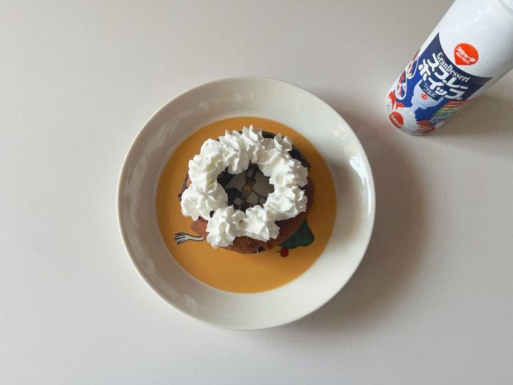 ジューシークリーミー桃のドーナツサンド【渡辺友美子のコーヒーに合うお菓子のレシピ vol.53 〜レシピで旅するヨーロッパ〜】