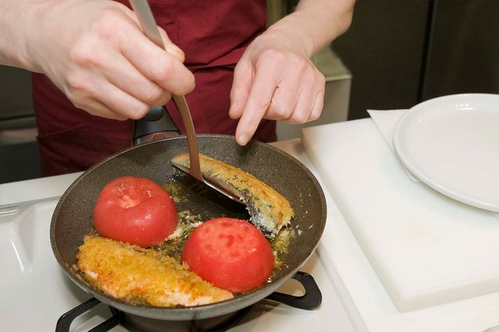 【サケのパン粉焼き】超簡単！サクサクに仕上がるレシピを紹介