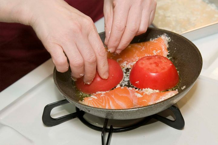【サケのパン粉焼き】超簡単！サクサクに仕上がるレシピを紹介