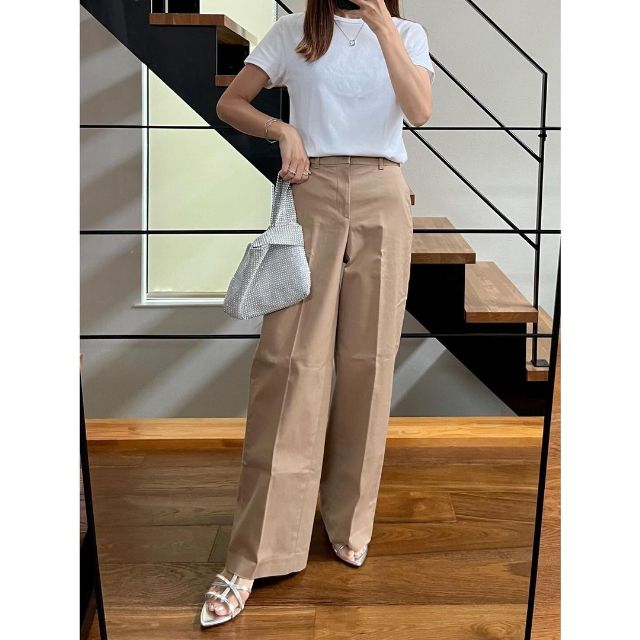ワイドチノパンツを着たコーデ