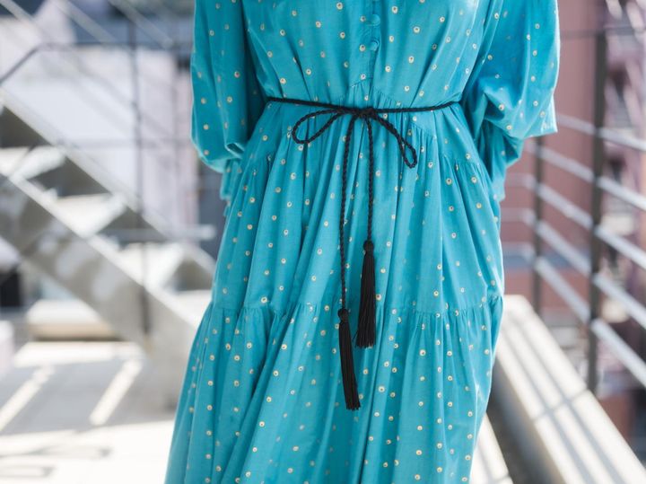 画像: 細いコードならベルトほど主張せず、さりげなくウエストマークできます。 出典：ヴェルニカ