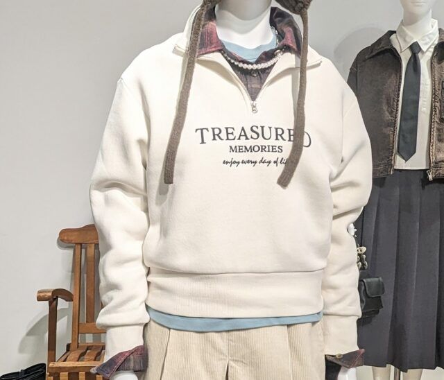 GU「ジップスウェット」