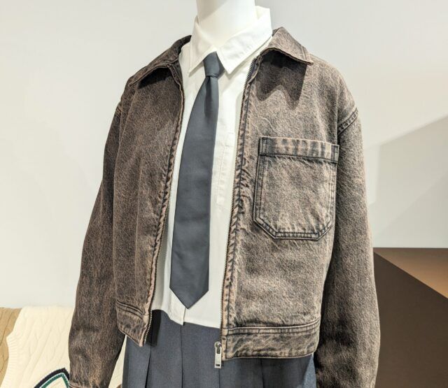 GU「デニムジップアップブルゾングレー」