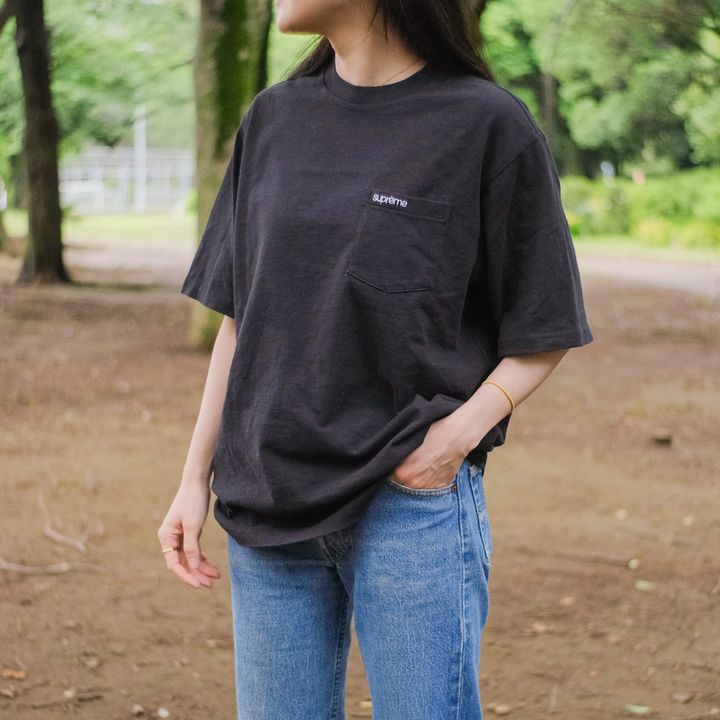 〈Supreme〉のポケットTシャツ