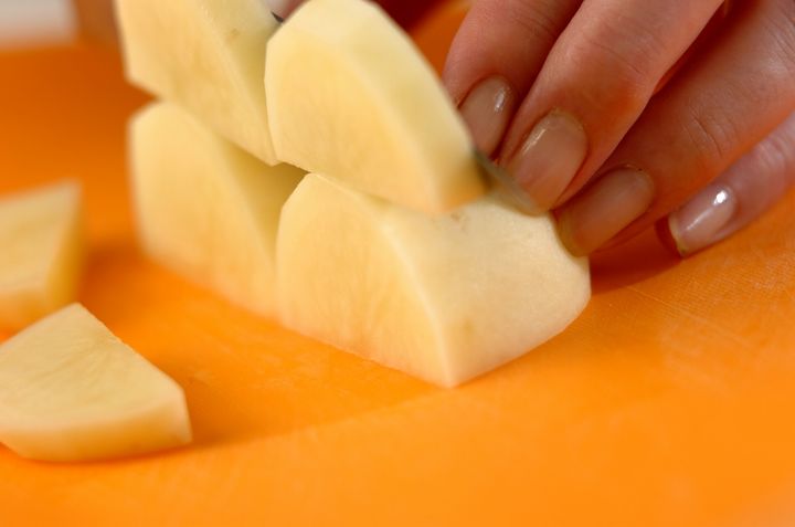 ジャガイモのゴマみそ汁の下準備1