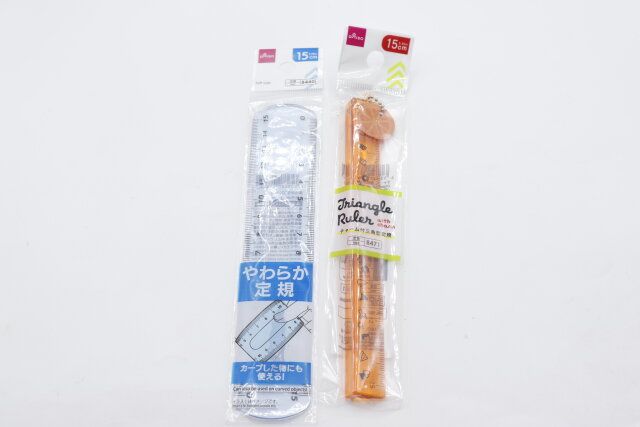100均ダイソーの機能性定規1