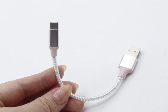 セリア Type-C充電ケーブルオーロラタイプ10cm