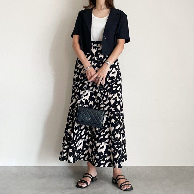 GUハーフスリーブクロップドジャケットとフレアスカートコーデ