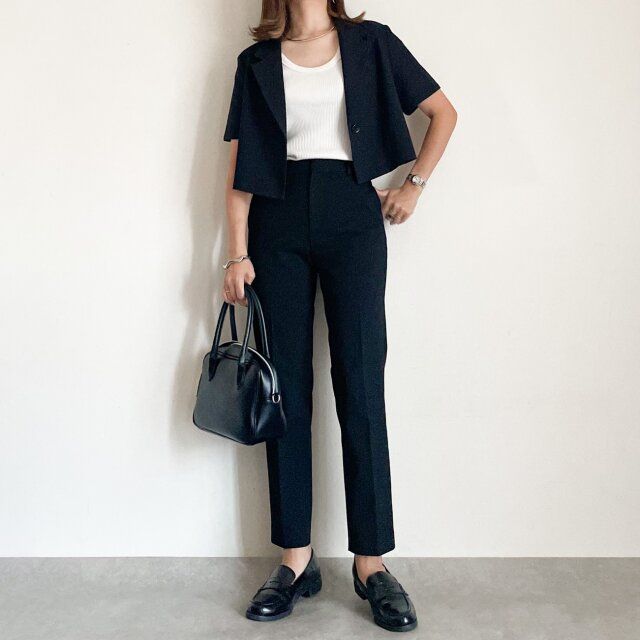 GUハーフスリーブクロップドジャケットとキレイめスラックスコーデ