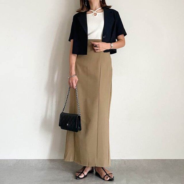 GUハーフスリーブクロップドジャケットとタイトスカートコーデ