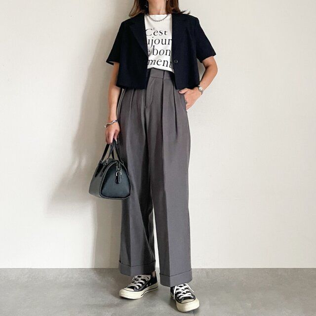 GUハーフスリーブクロップドジャケットとワイドスラックスコーデ