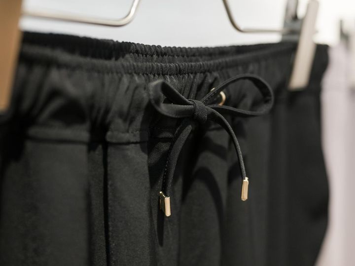 画像: ゴールドのコードエンドがさりげないアクセントに。 出典：バンヤードストーム