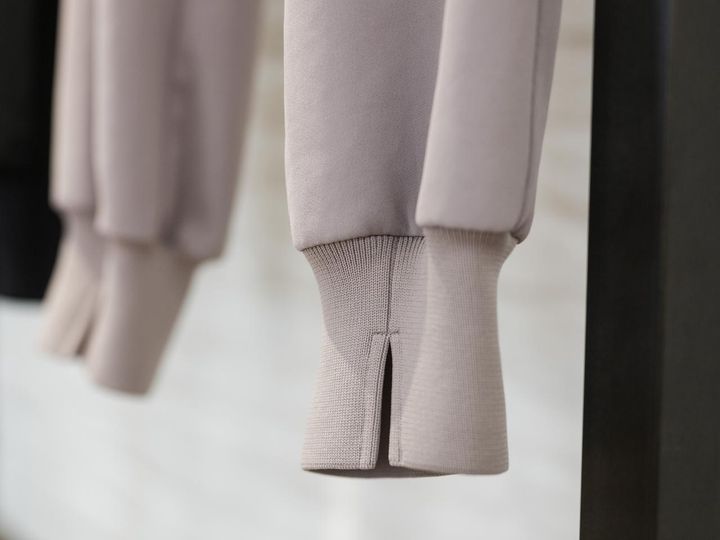 画像: 裾リブの正面に入ったスリット。 出典：バンヤードストーム