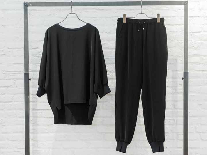 画像: 「ドルマンスリーブダブルクロスプルオーバー」￥13,200、「ダブルクロスジョガーパンツ」￥13,200ともに【バンヤードストーム】 出典：バンヤードストーム