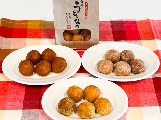 テーブルに並んだ3種類の「丸亀うどーなつ」