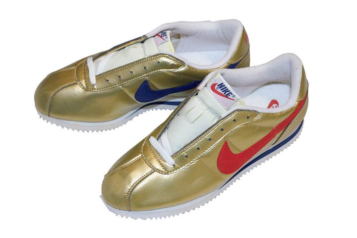 〈ナイキ〉のレザーコルテッツ