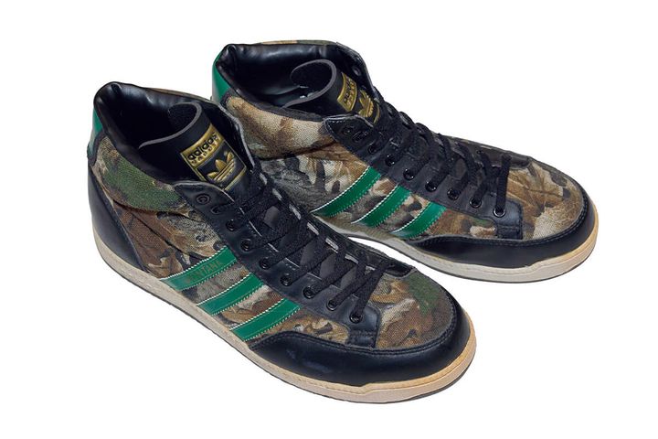 〈アディダス〉のモンタナ