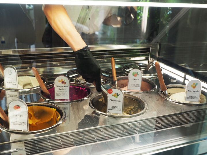 池間ブルーの海を眺めてのんびりランチ♪ 宮古島の絶景カフェ「Ikemajima gelato cafe Ninufa」