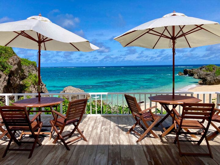 池間ブルーの海を眺めてのんびりランチ♪ 宮古島の絶景カフェ「Ikemajima gelato cafe Ninufa」