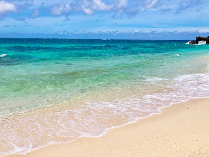 池間ブルーの海を眺めてのんびりランチ♪ 宮古島の絶景カフェ「Ikemajima gelato cafe Ninufa」