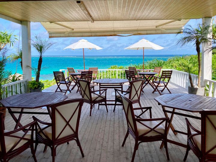 池間ブルーの海を眺めてのんびりランチ♪ 宮古島の絶景カフェ「Ikemajima gelato cafe Ninufa」