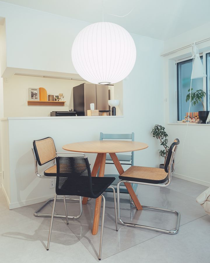 ゴミ箱も食器棚も手放しました…家族で住むオシャレな部屋の実例集3選