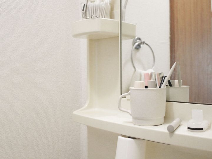 ゴミ箱も食器棚も手放しました…家族で住むオシャレな部屋の実例集3選