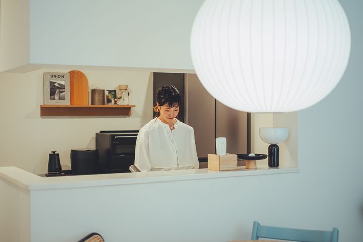 ゴミ箱も食器棚も手放しました…家族で住むオシャレな部屋の実例集3選