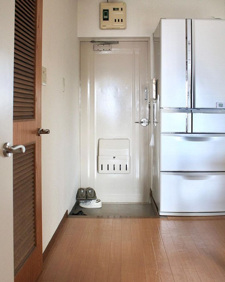 ゴミ箱も食器棚も手放しました…家族で住むオシャレな部屋の実例集3選