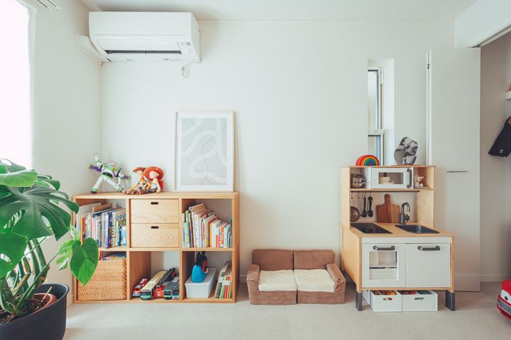 ゴミ箱も食器棚も手放しました…家族で住むオシャレな部屋の実例集3選