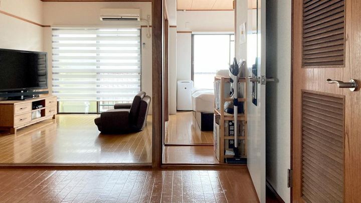 ゴミ箱も食器棚も手放しました…家族で住むオシャレな部屋の実例集3選