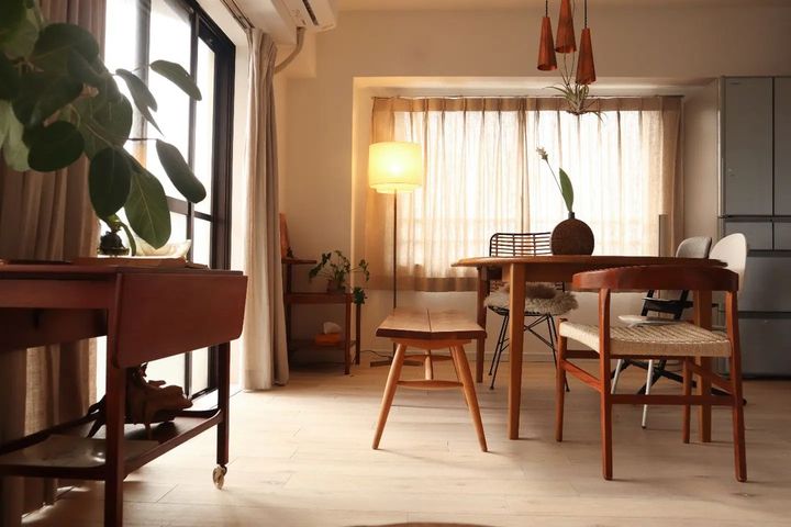 ゴミ箱も食器棚も手放しました…家族で住むオシャレな部屋の実例集3選