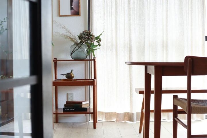 ゴミ箱も食器棚も手放しました…家族で住むオシャレな部屋の実例集3選