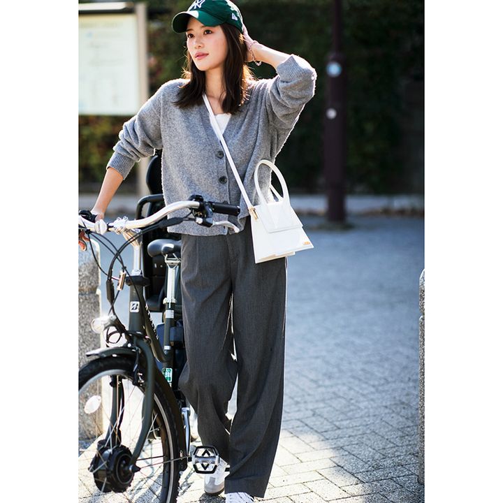 グレーカーデ×グレーパンツの咲 和希さんの写真 
