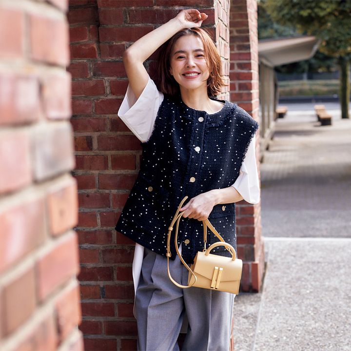 ツイードジレ×グレーパンツの浅見れいなさんの写真