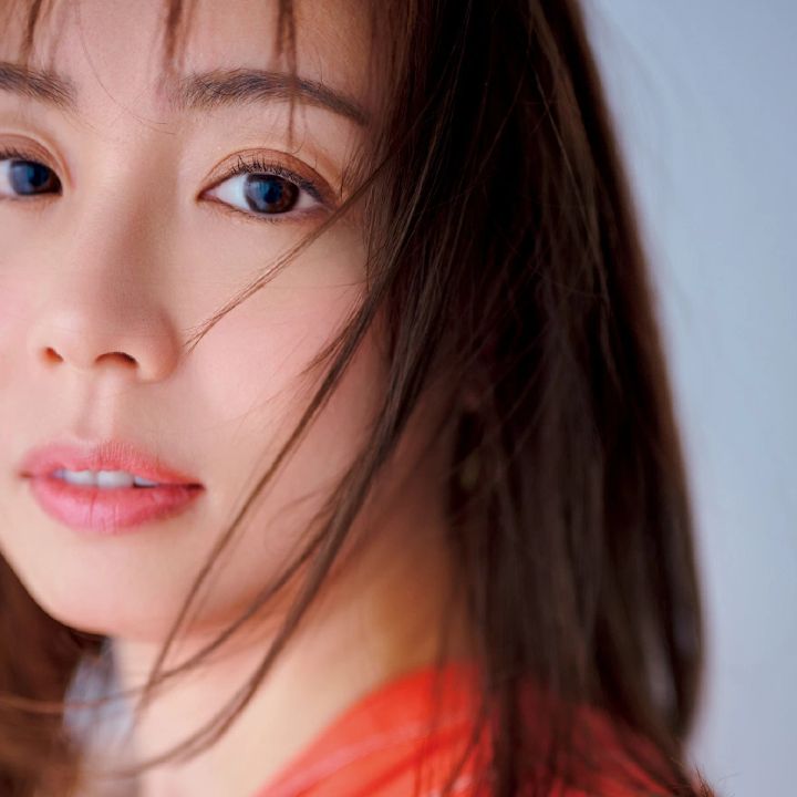 【MAQUIA20周年インタビュー】 綿矢りさ、楽しんでるっていい｜#明日の私をMAKEしよう_2