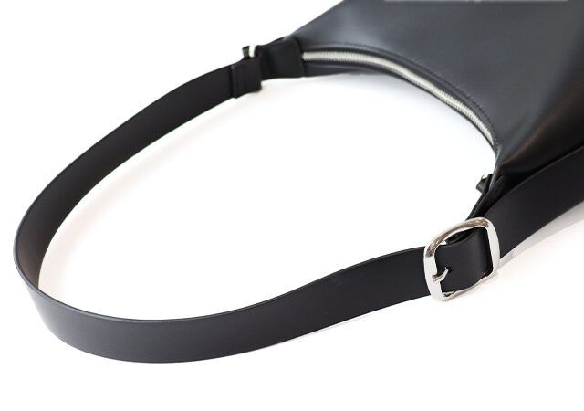 2024ユニクロレザータッチスクエアショルダーバッグレビューバックル