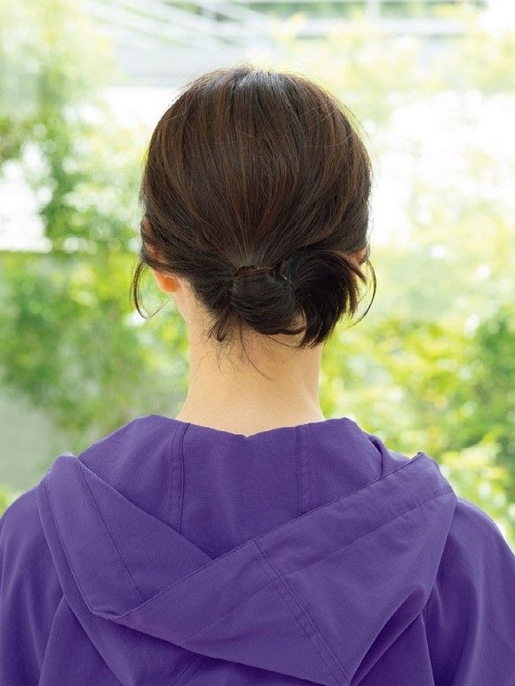 シニョンヘアの後ろ姿