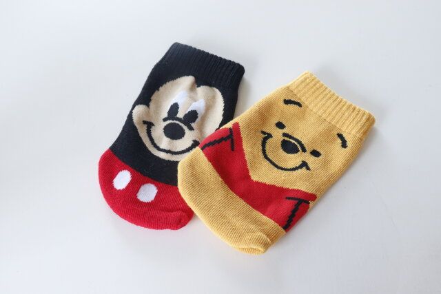ダイソー のびるニットボトルホルダー ミッキー プーさん