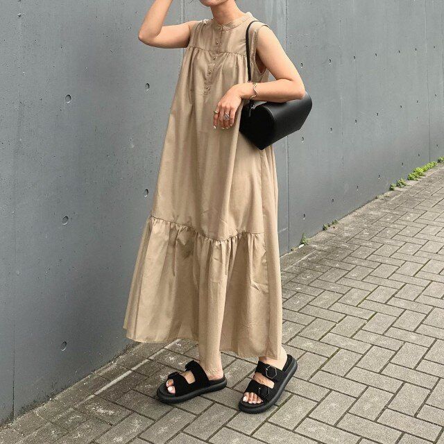 2024夏大人のベージュワンピースコーデ