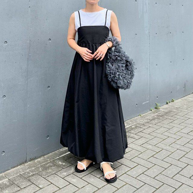 2024夏大人の黒キャミワンピースコーデ