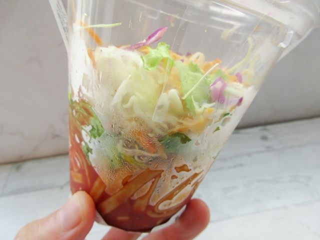 振っておいしいパスタサラダ「スパイシータコス風」の振る前