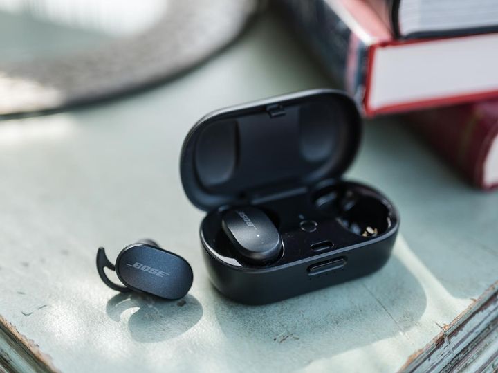 画像: 【ボーズ】のワイヤレスイヤホン／本人私物 出典：ftn