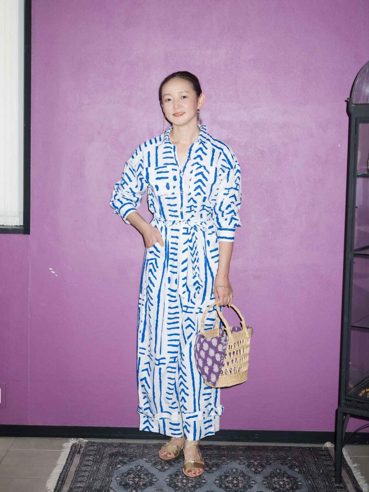 画像: サロペット￥47,300、ピアス ￥11,000かごバッグ￥10,780※オンライン限定発売 すべて【ヴェルニカ】 その他／本人私物 出典：ヴェルニカ