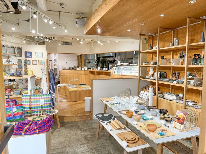 小鳥の器がキュート♪花束のように彩るアイスクリームと器に囲まれて。松陰神社前「POTPURRI」