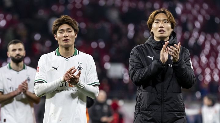 仲良すぎ！板倉滉と福田師王、アイスバスでいちゃいちゃする